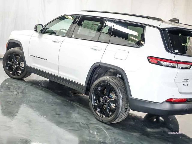 Used 2023 Jeep Grand Cherokee L Altitude AWD/4WD image 11