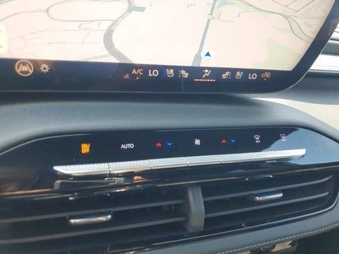 Used 2025 Buick Enclave Avenir FWD image 26
