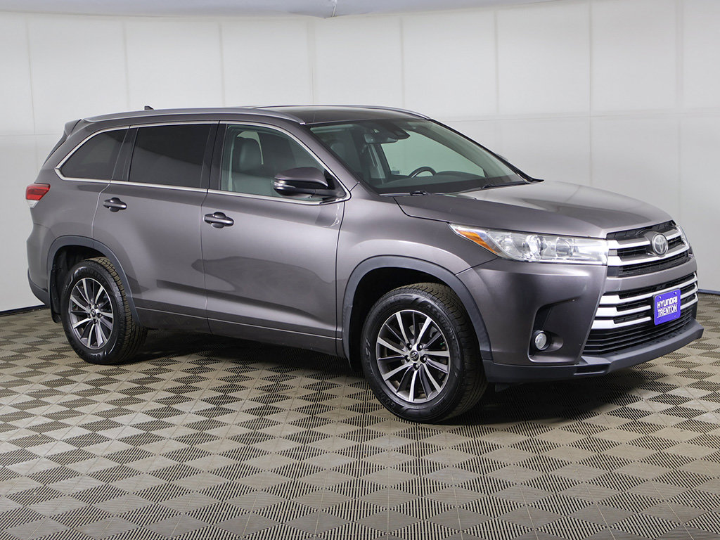 Used 2017 Toyota Highlander XLE w/ Carpet Mat Package AWD/4WD image 46