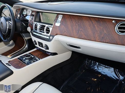 Used 2017 Rolls-Royce Dawn Convertible image 22