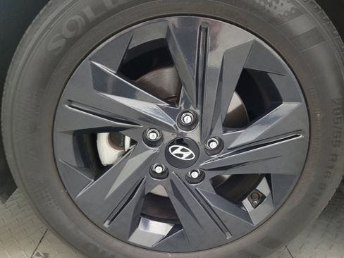 Used 2023 Hyundai Elantra SEL FWD image 31