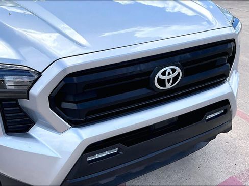 Certified 2025 Toyota Tacoma SR5 image 30