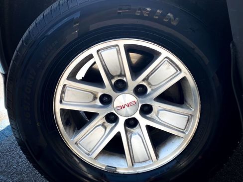 Used 2015 GMC Sierra 1500 SLE w/ SLE Value Package AWD/4WD image 3