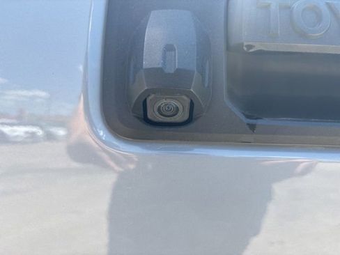 Used 2019 Toyota Tacoma TRD Off-Road AWD/4WD image 6