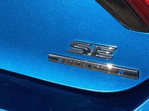 Used 2016 Toyota Camry image 11