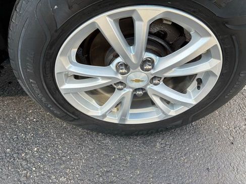 Used 2017 Chevrolet Equinox LT w/ Convenience Package image 10