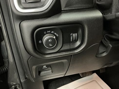 Used 2020 RAM 1500 Big Horn AWD/4WD image 11