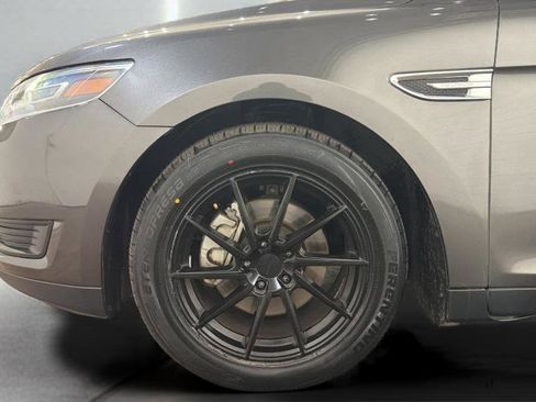 Used 2017 Ford Taurus SE image 36