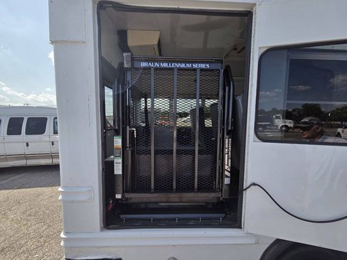 Used 2004 Chevrolet Express 3500 w/ School Bus Package RWD image 13