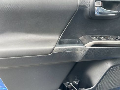 Used 2018 Toyota Tacoma SR5 RWD image 16