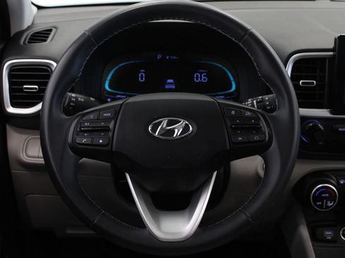 Used 2024 Hyundai Venue SEL FWD image 19