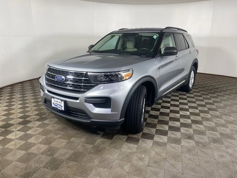 Used 2022 Ford Explorer XLT image 18