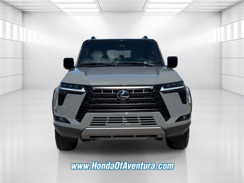 Used 2024 Lexus GX 550 AWD/4WD image 2