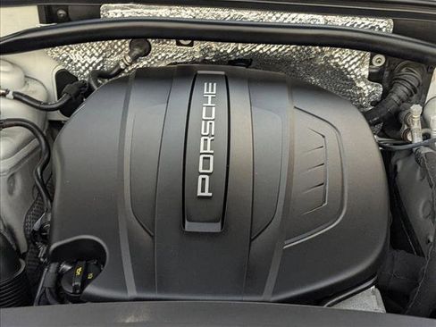 Used 2018 Porsche Macan image 23