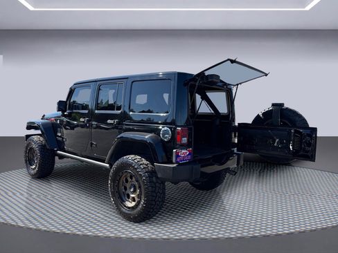Used 2017 Jeep Wrangler Unlimited Sahara w/ Mopar Chrome Edition Group AWD/4WD image 6