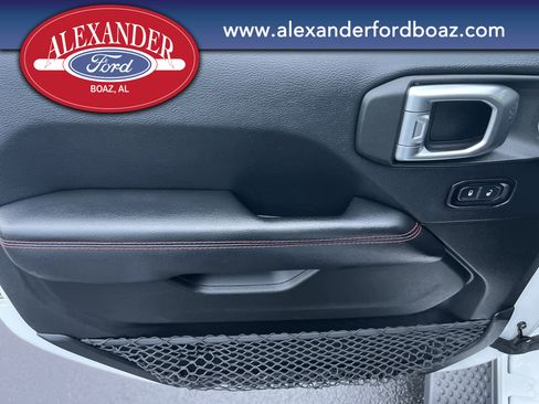 Used 2018 Jeep Wrangler Unlimited Rubicon w/ Cold Weather Group image 11