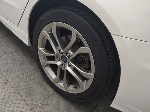 Used 2020 Ford Fusion SEL FWD image 31