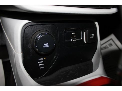 Used 2015 Jeep Renegade Latitude image 32