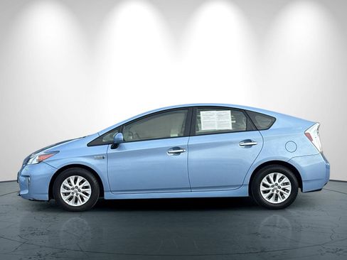 Used 2015 Toyota Prius Plug-In Hybrid image 7