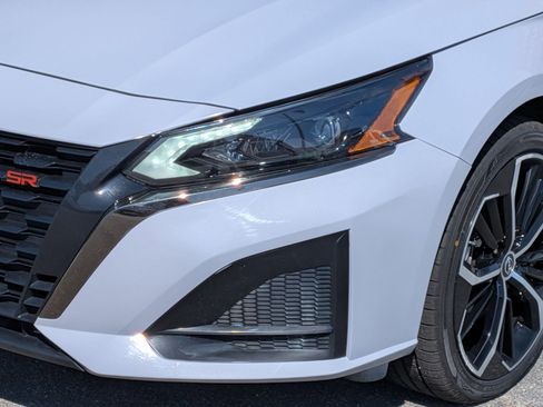 Used 2024 Nissan Altima 2.5 SR image 9