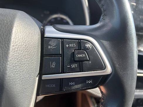 Used 2022 Toyota Highlander XLE AWD/4WD image 27