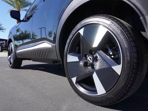 Certified 2025 Nissan Kicks SR FWD image 6