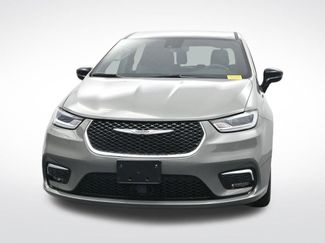 Used 2025 Chrysler Pacifica Select video 2