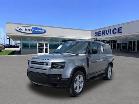 Used 2024 Land Rover Defender 130 X-Dynamic SE AWD/4WD image 4
