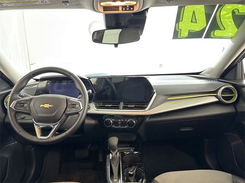 Used 2024 Chevrolet Trax LT w/ Driver Confidence Package image 33