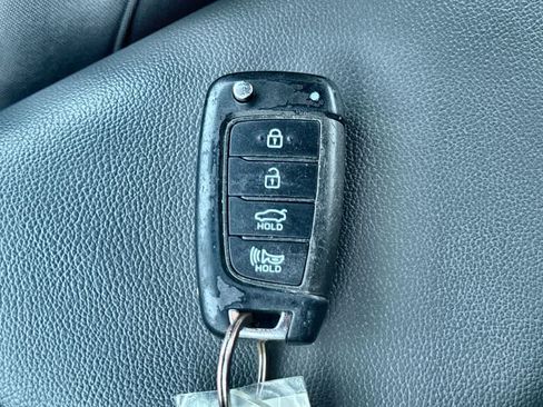 Used 2023 Hyundai Elantra SE FWD image 28