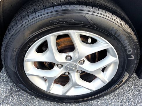 Used 2017 Chrysler Pacifica Touring Plus w/ Tire & Wheel Group FWD image 8