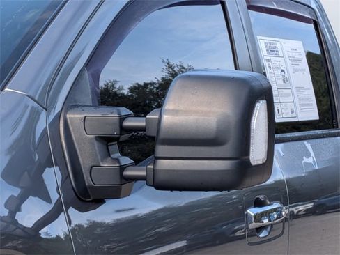 Used 2017 Nissan Titan SV image 8