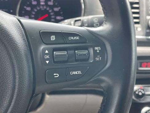 Used 2018 Kia Sedona LX w/ LX Essentials Premium Package FWD image 22