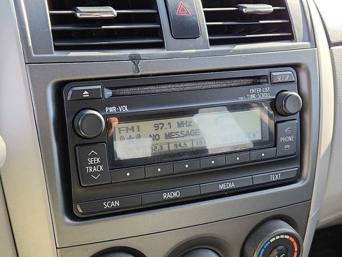 Used 2012 Toyota Corolla LE image 16