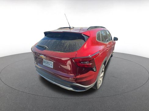Used 2025 Chevrolet Trax LT image 10