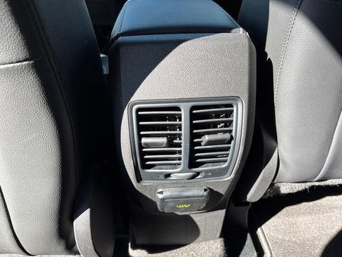 Used 2018 Ford Escape Titanium w/ Ford Safe & Smart Package AWD/4WD image 19