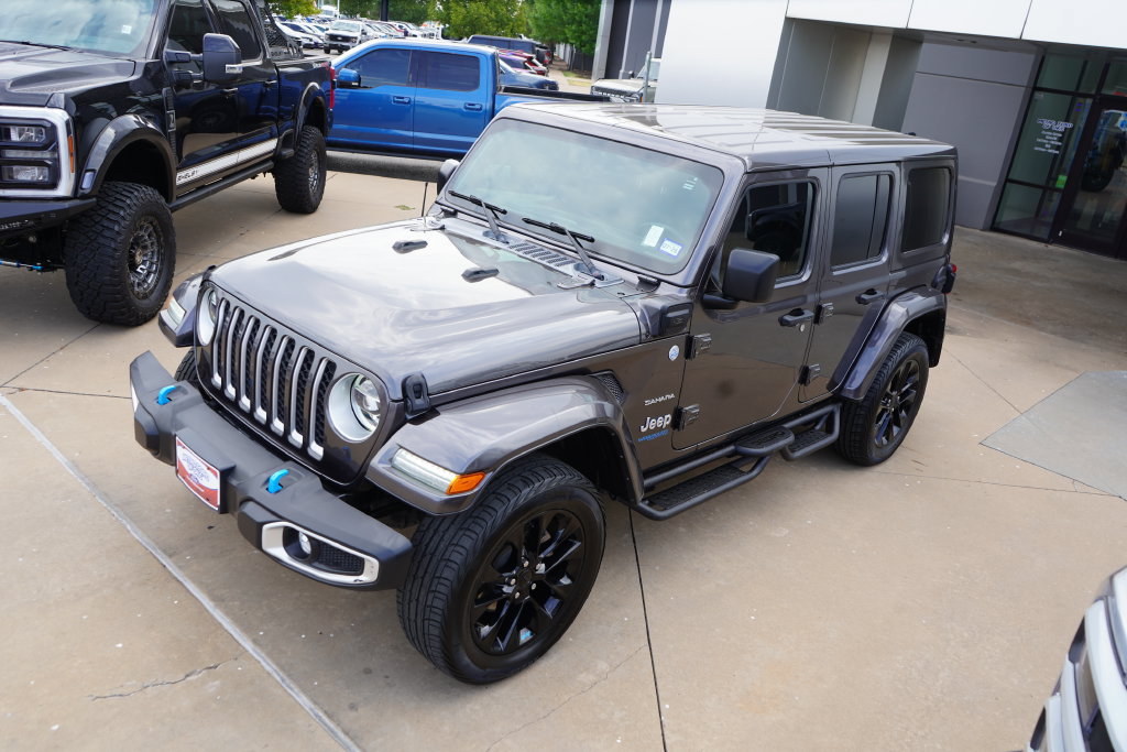 Used 2022 Jeep Wrangler Unlimited Sahara AWD/4WD image 15