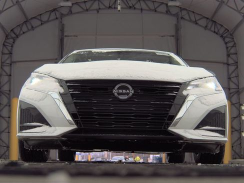 Used 2024 Nissan Altima 2.5 SV image 3