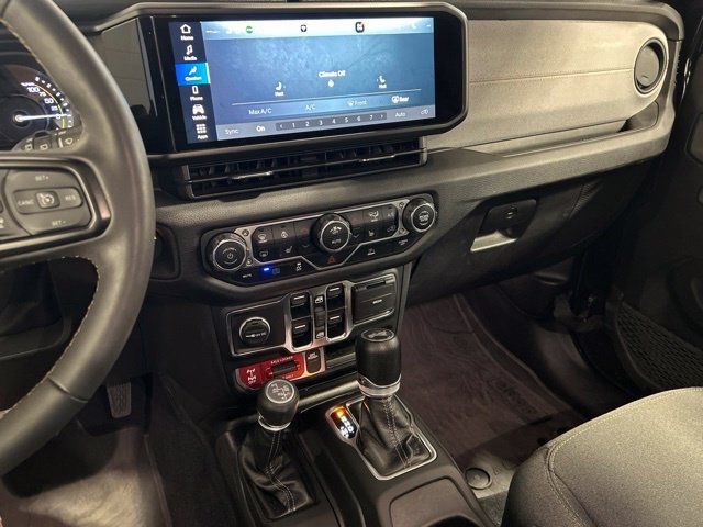 Used 2024 Jeep Wrangler Unlimited AWD/4WD image 26