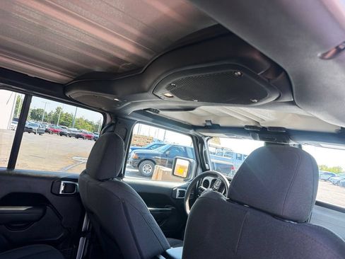 Used 2024 Jeep Wrangler Unlimited w/ Convenience Group AWD/4WD image 50