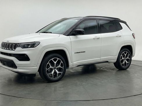 Used 2025 Jeep Compass Limited image 3