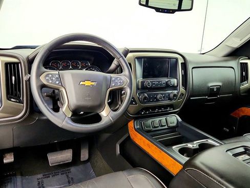Used 2017 Chevrolet Silverado 1500 High Country image 16