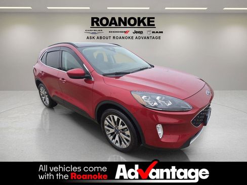 Used 2022 Ford Escape Titanium w/ Class II Trailer Tow Package image 11