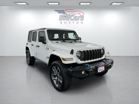 Used 2024 Jeep Wrangler Unlimited w/ Convenience Group AWD/4WD image 3