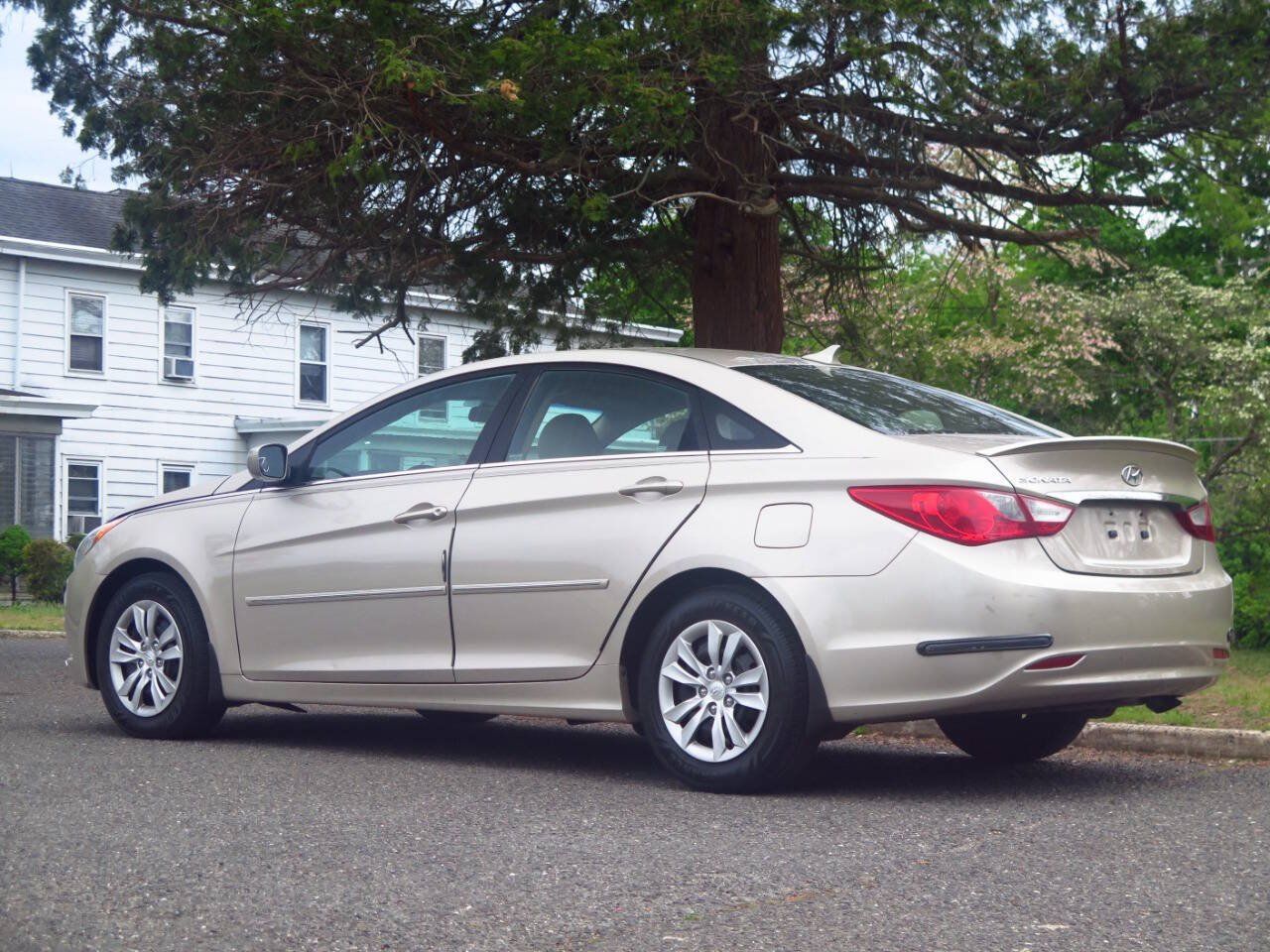 Used 2011 Hyundai Sonata GLS FWD image 3