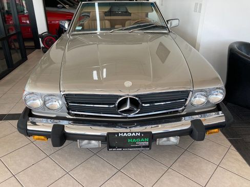 Used 1988 Mercedes-Benz 560 SL image 2