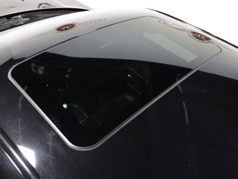 Used 2009 Dodge Challenger R/T image 16