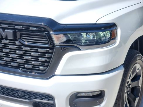 New 2026 RAM 1500 Express AWD/4WD image 9