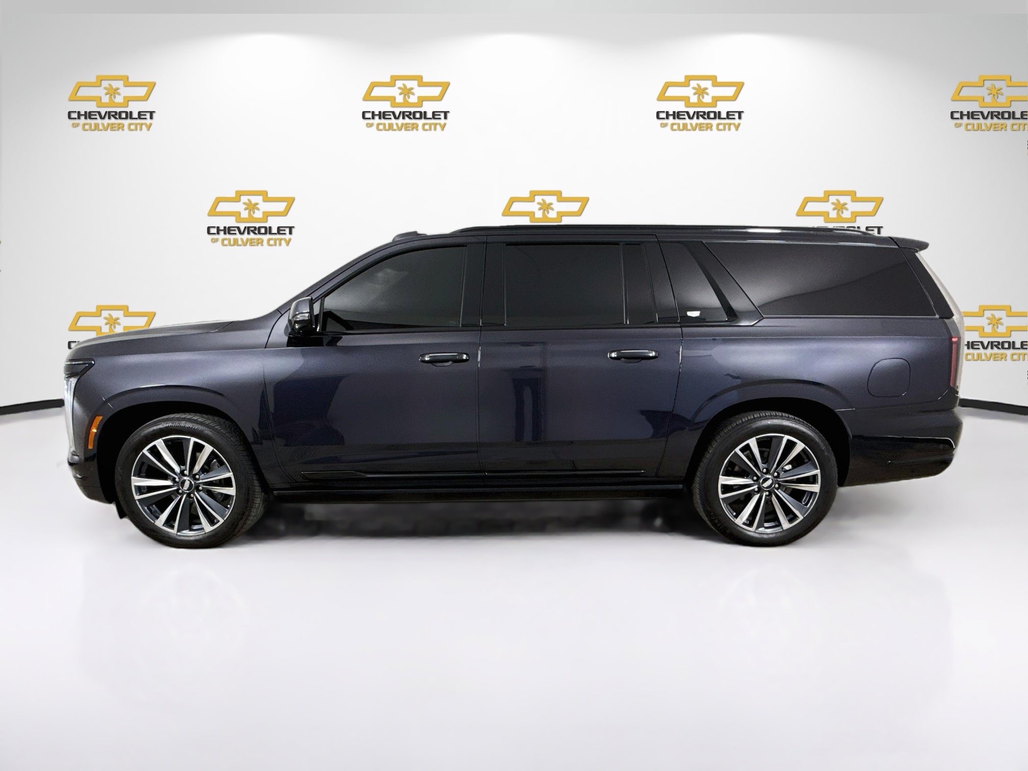 Used 2025 Cadillac Escalade ESV Sport w/ Touring Package AWD/4WD image 5