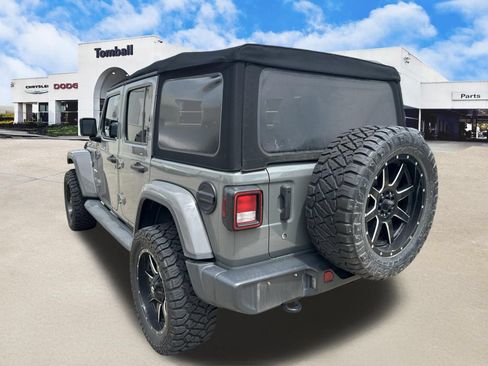 Used 2018 Jeep Wrangler Unlimited Sahara AWD/4WD image 5